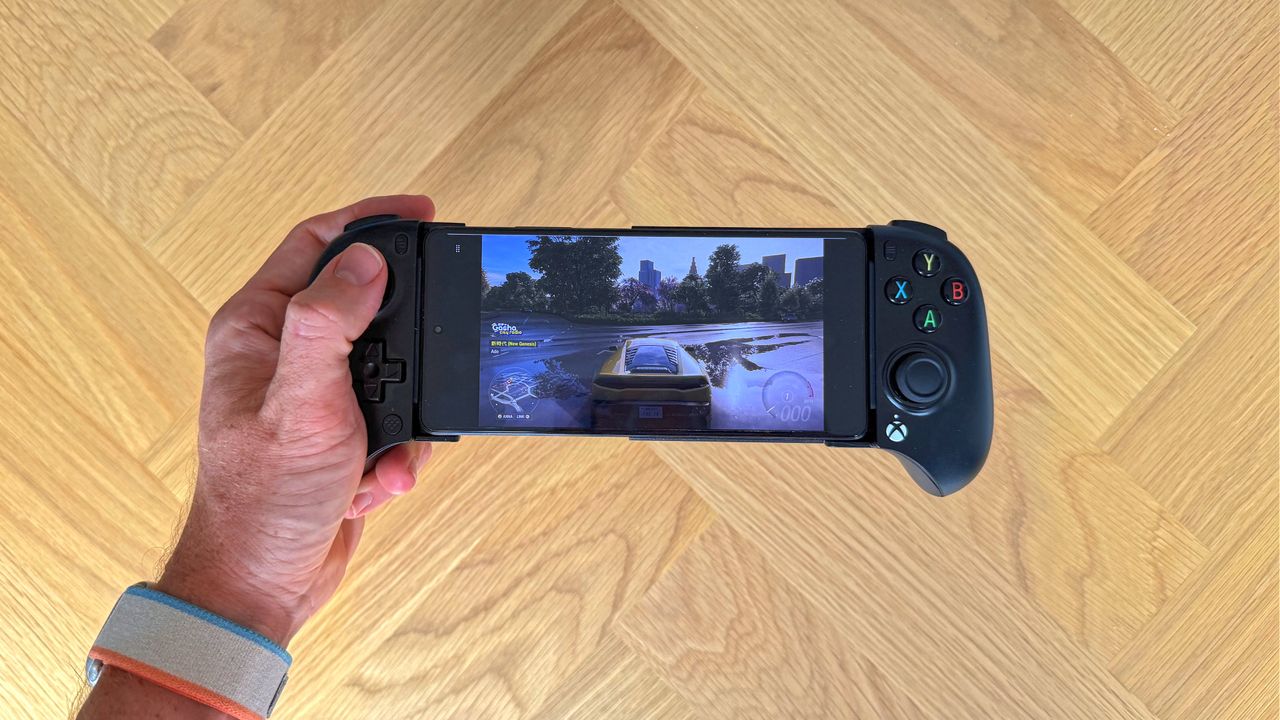 This Xbox mobile controller is great for cloud gaming but can't keep up in offline games