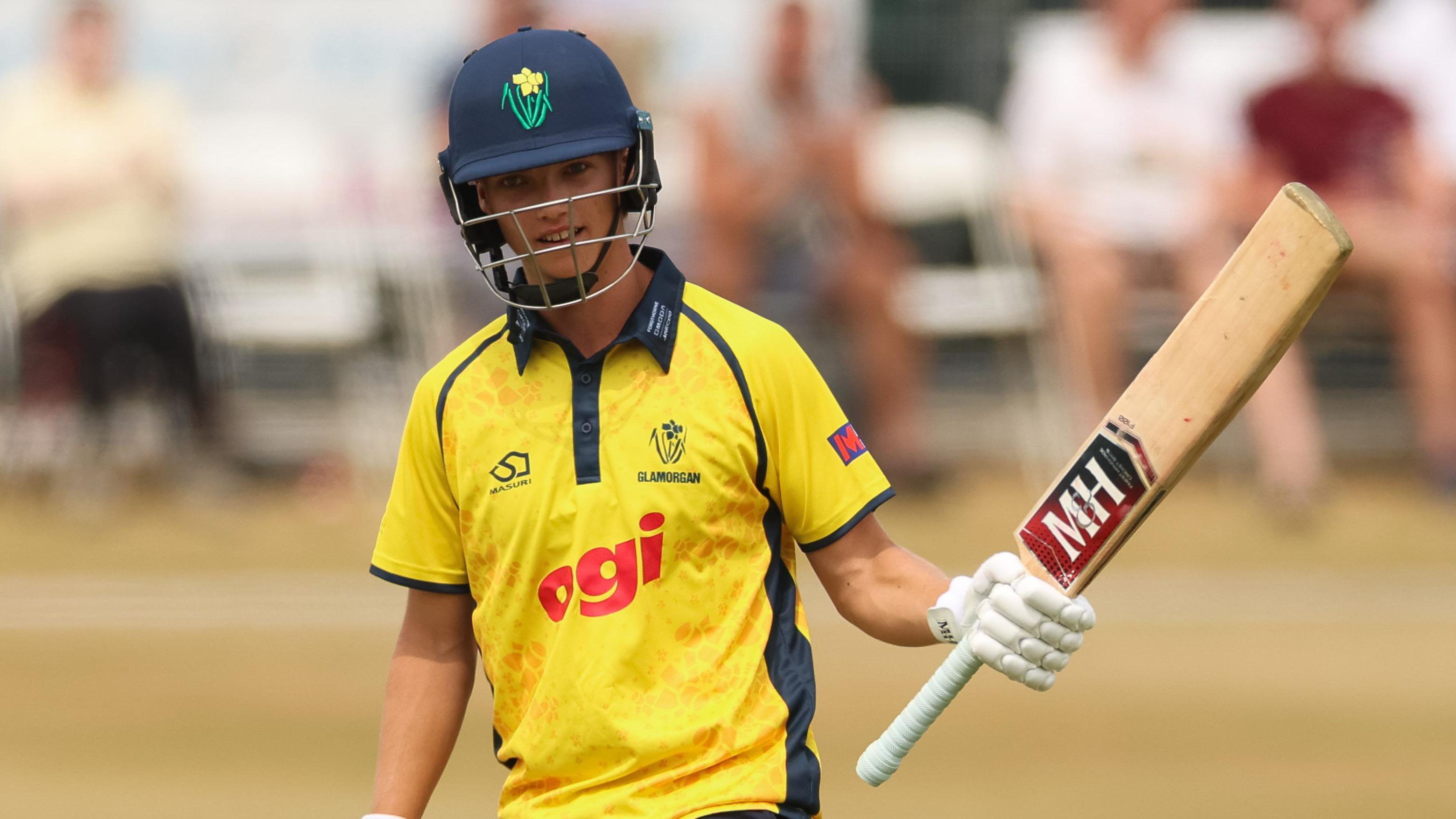 Hope-Bell makes debut century as Glamorgan defeat Sussex