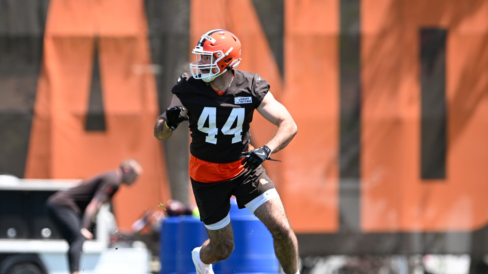 Patriots sign first-year TE Mitch Van Vooren