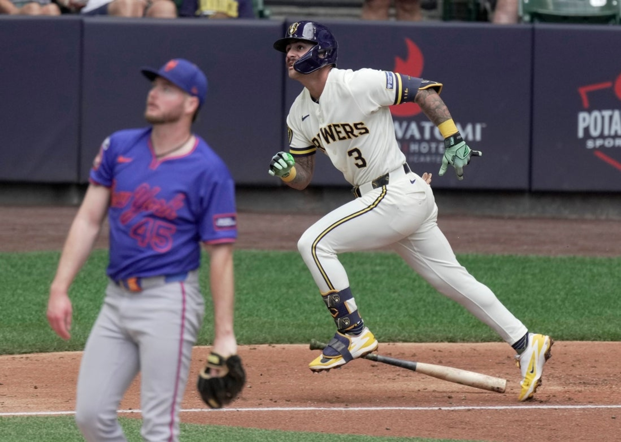 Joey Ortiz (three hits), Brewers take series from Mets