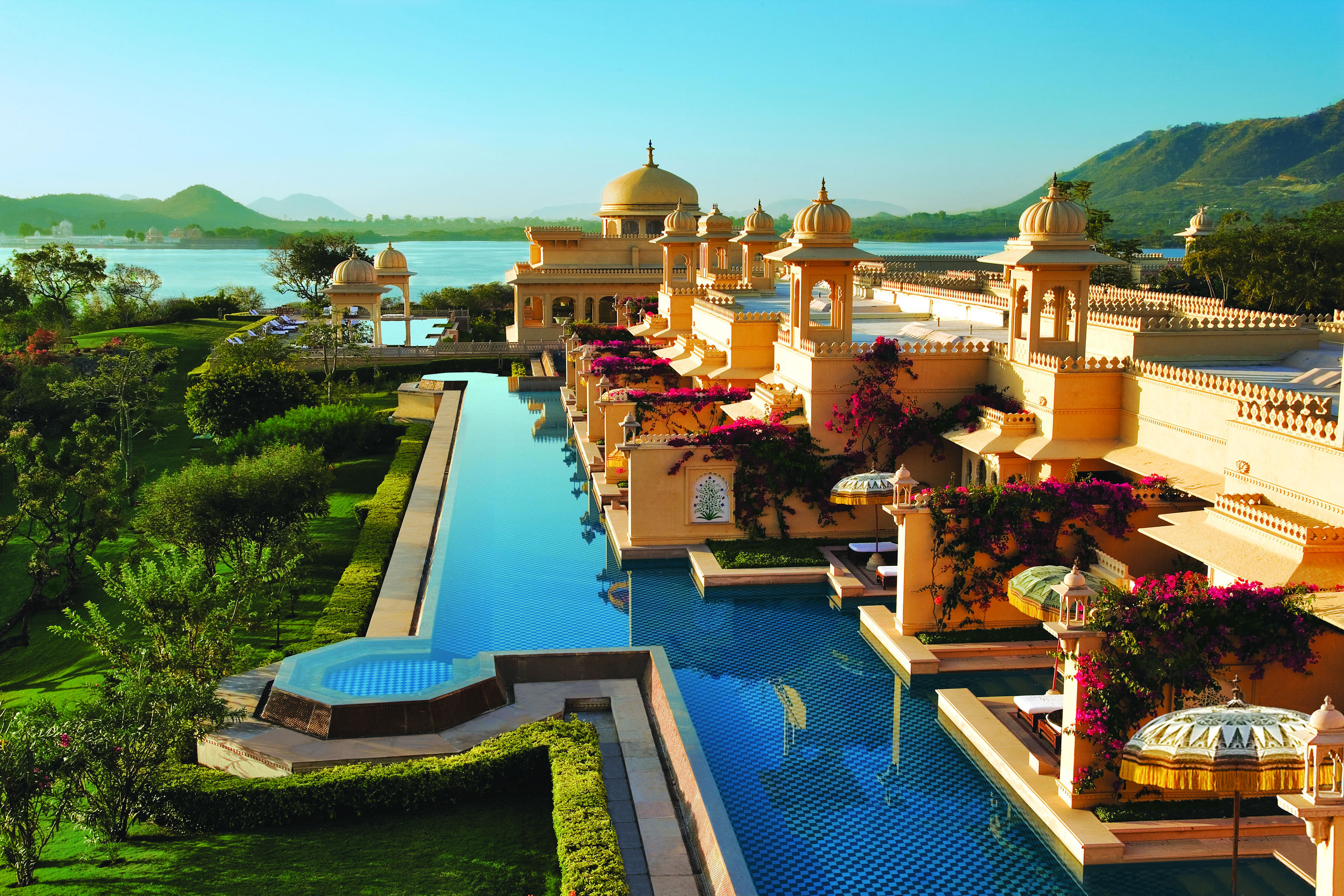The long pool at Oberoi Udavilas in India