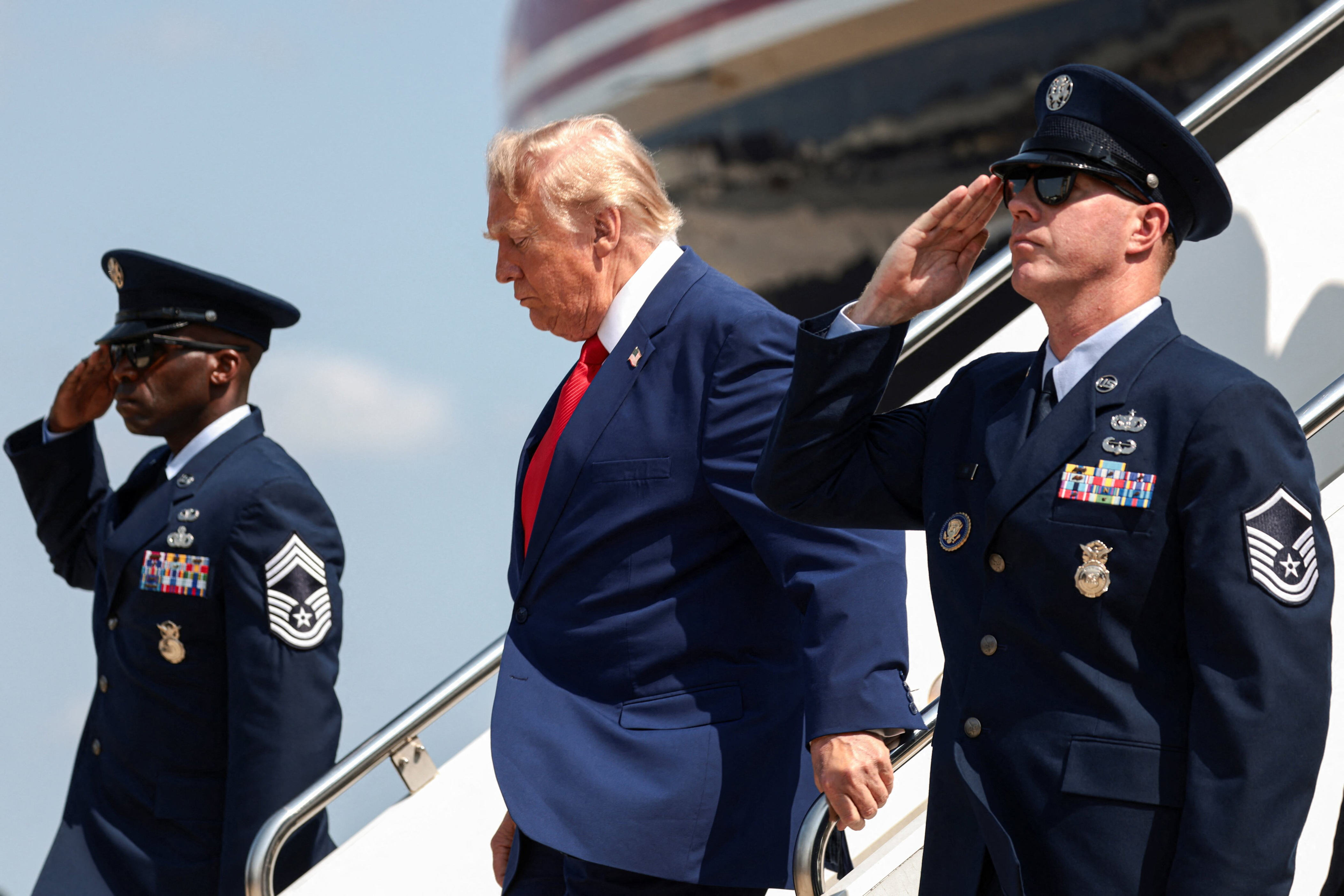 The news of Trump's new military skirmish came as he attended the dignified transfer of troops killed in Iran. / Evelyn Hockstein / REUTERS