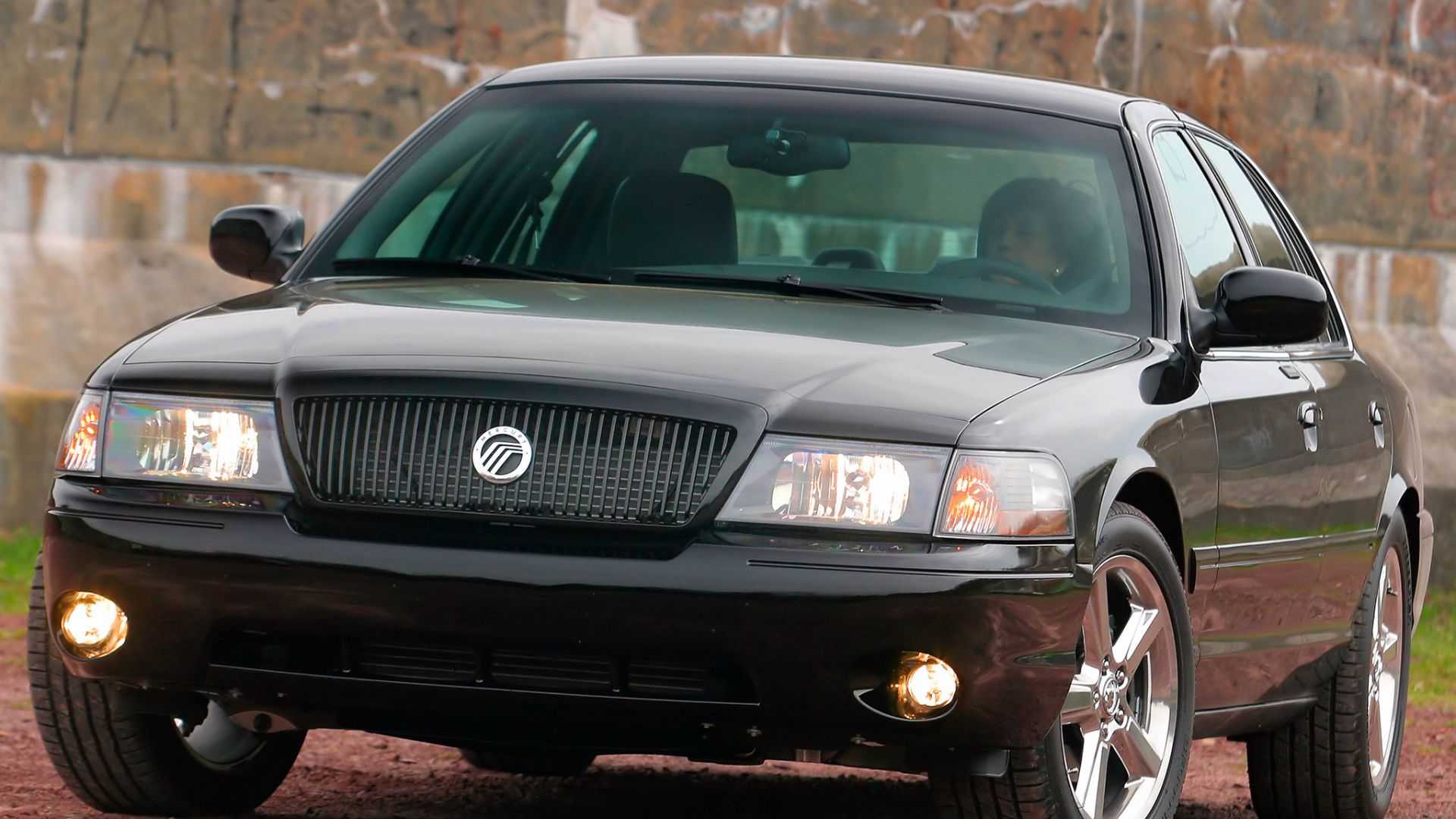 2003 - 2004 Mercury Marauder - front 3/4 angle