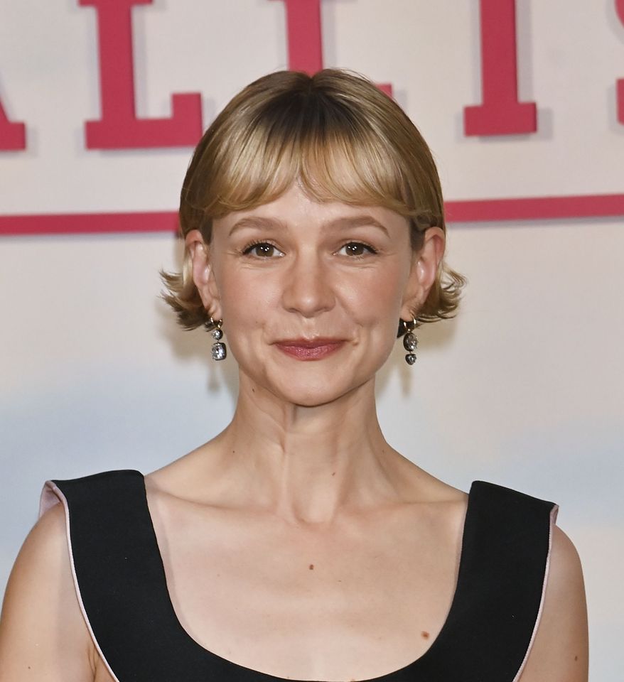 Carey Mulligan posing at an event