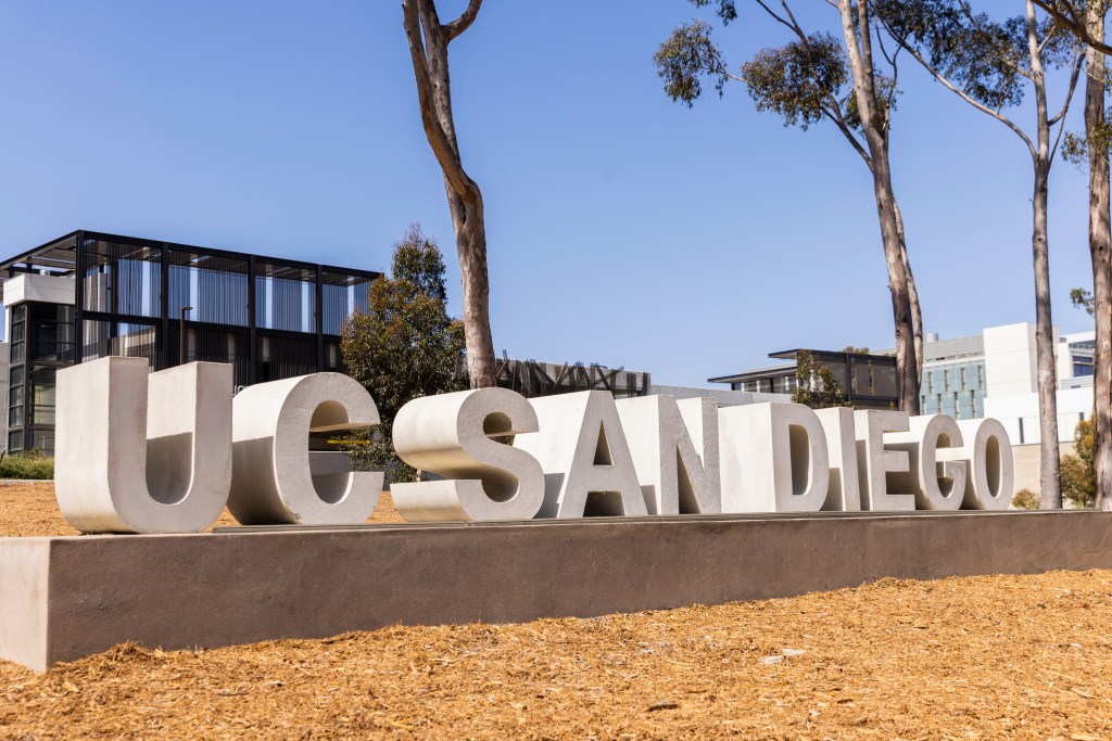university-california-san-diego-campus-135035567_194d7f
