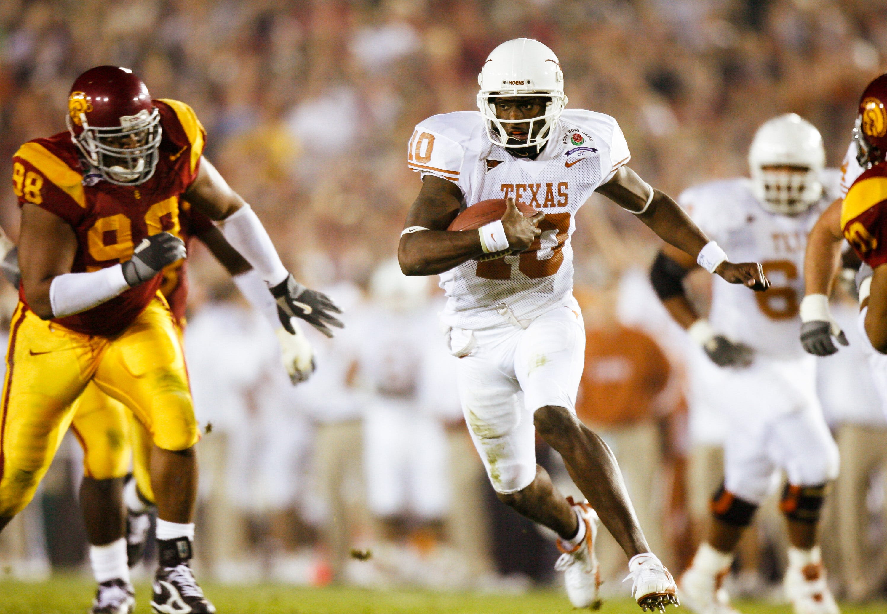 Netflix to premier documentary about legendary Texas QB Vince Young