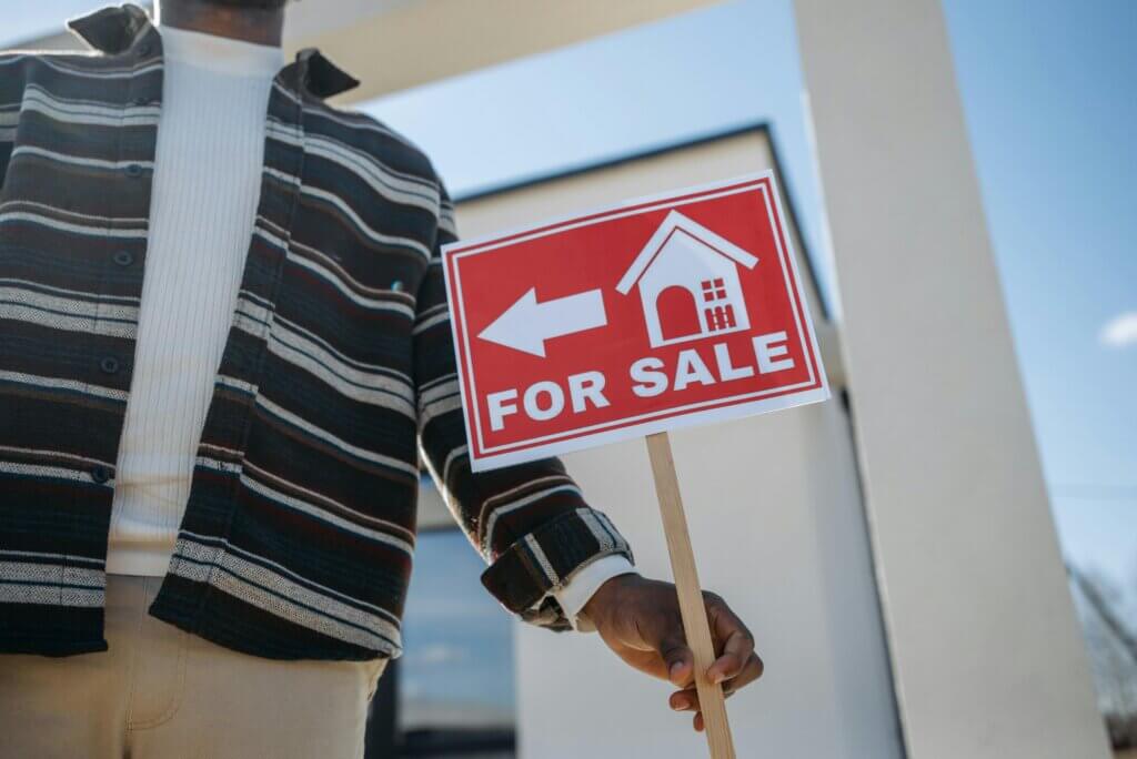Unaffordable Housing Prices Push Desperate Americans to Buy Homes From China