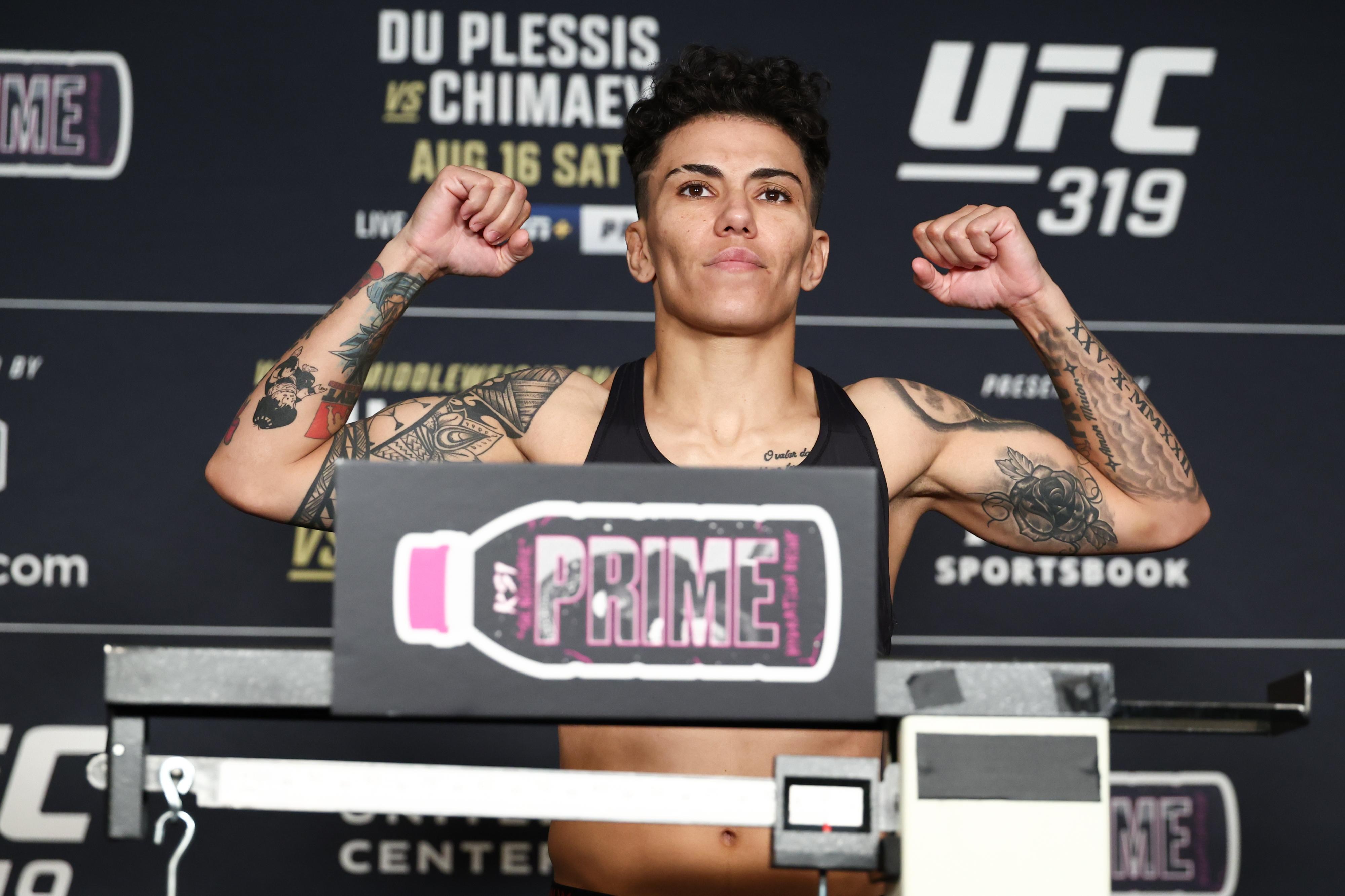 UFC fighter Jessica Andrade delivering food to make money while sidelined with injury: 'I'm not afraid of hard work'