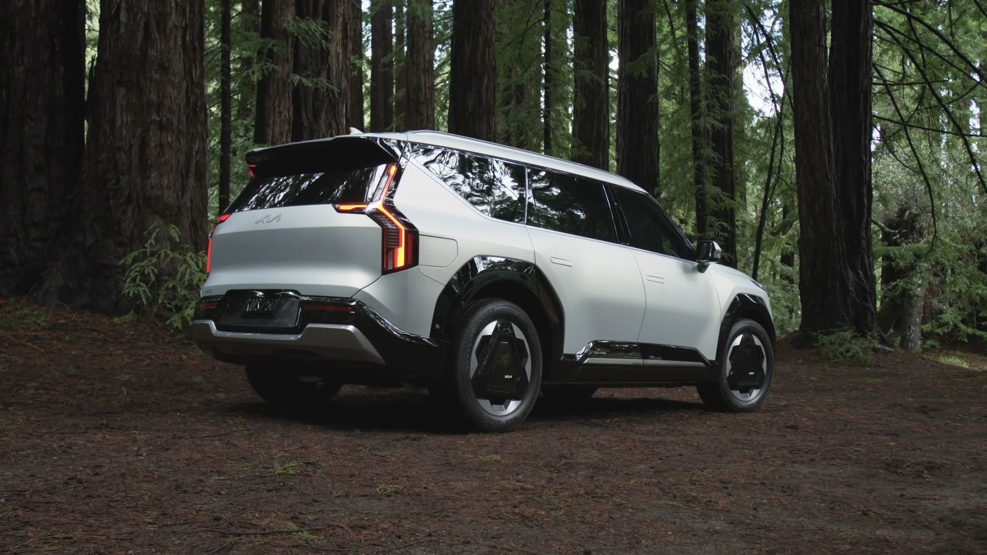 Kia EV9: Neuer dreireihiger Elektro-SUV setzt Maßstäbe im Segment