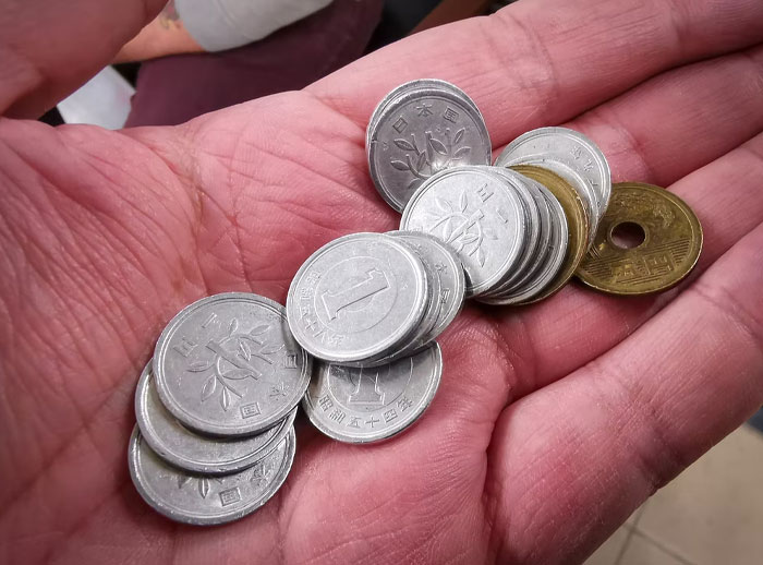 29 Clever Tricks People Use When There’s More Month Than Money