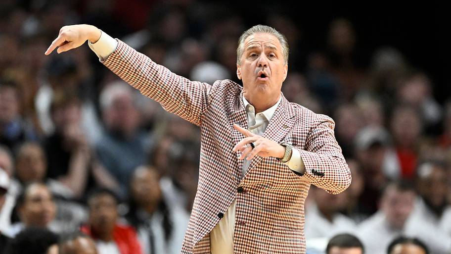 Arkansas Razorbacks head coach John Calipari in the first half against the High Point Panthers