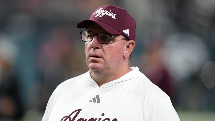 Mike Elko gets brutally honest about Texas A&M's empty trophy case