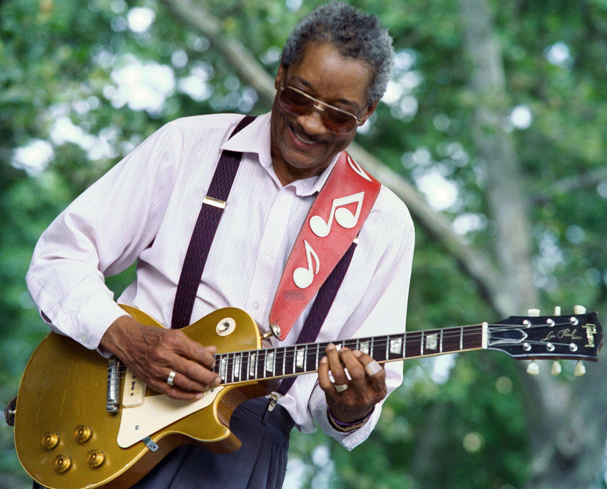 Hubert Sumlin performs onstage