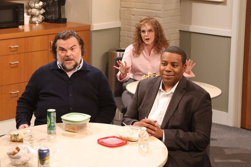 Get Kenan Thompson's one tech item he always carries with him on set