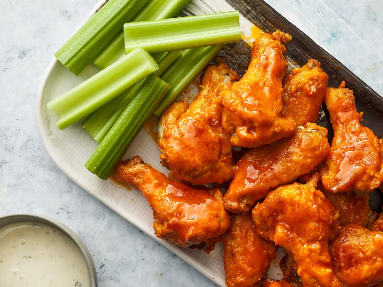 baked buffalo wings with celery