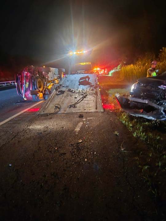 3 injured after car crashes into tow truck in Colonie