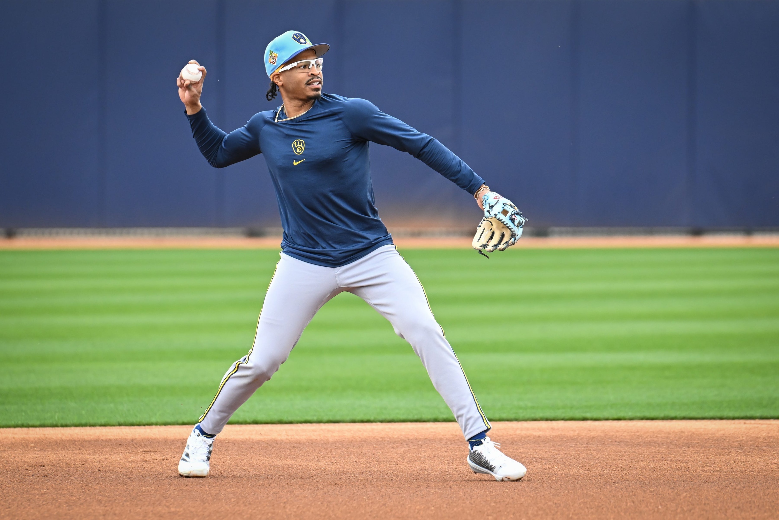 Cubs sign Greg Jones to minor league deal