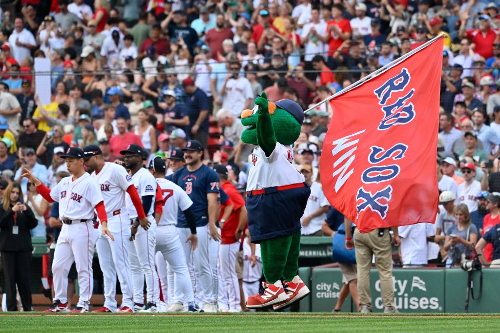 Surging Red Sox tie franchise record with 15th straight win