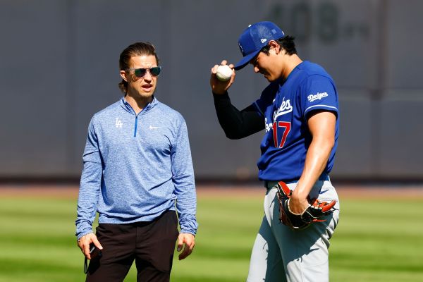 Dodgers' Shohei Ohtani throws 30-pitch bullpen session