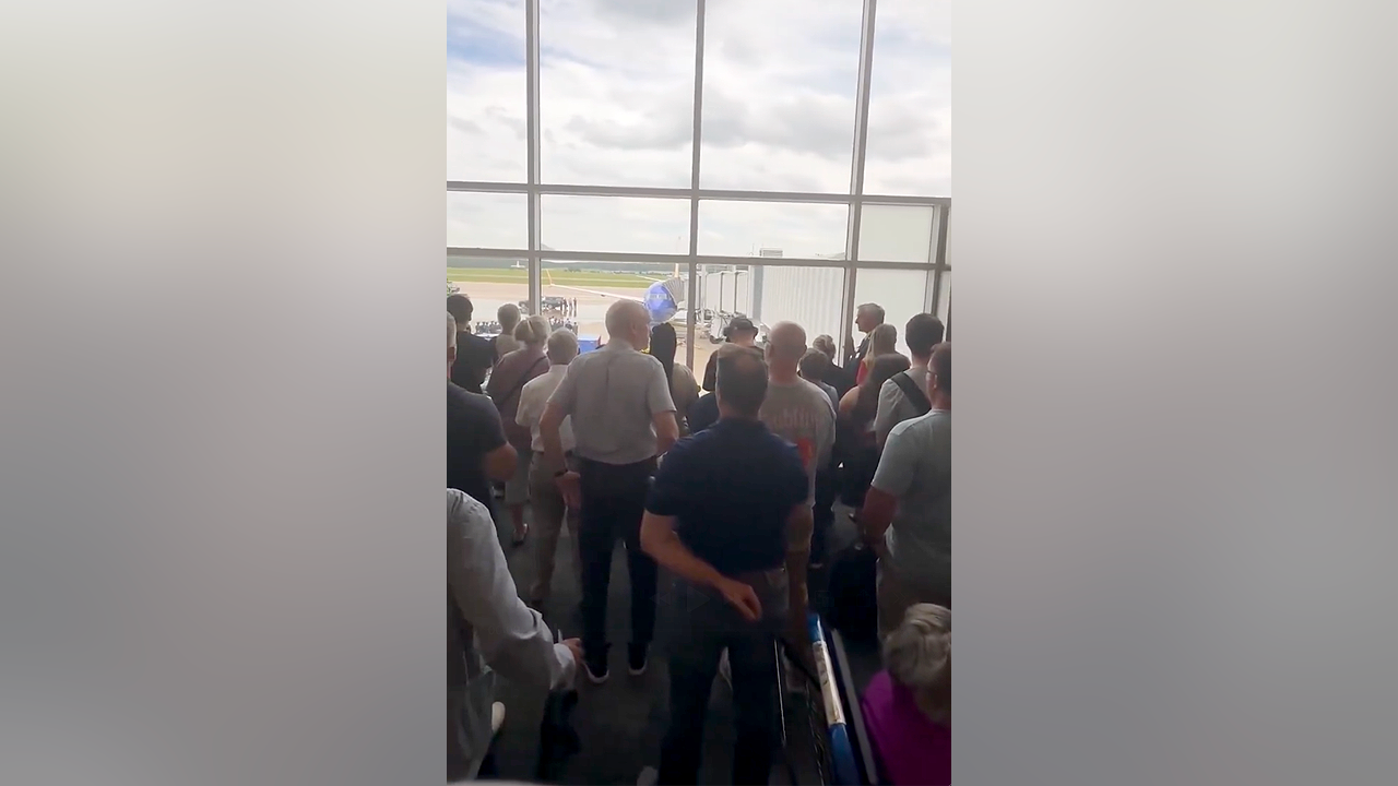 Travelers unite in powerful moment of silence as fallen US service member returns home