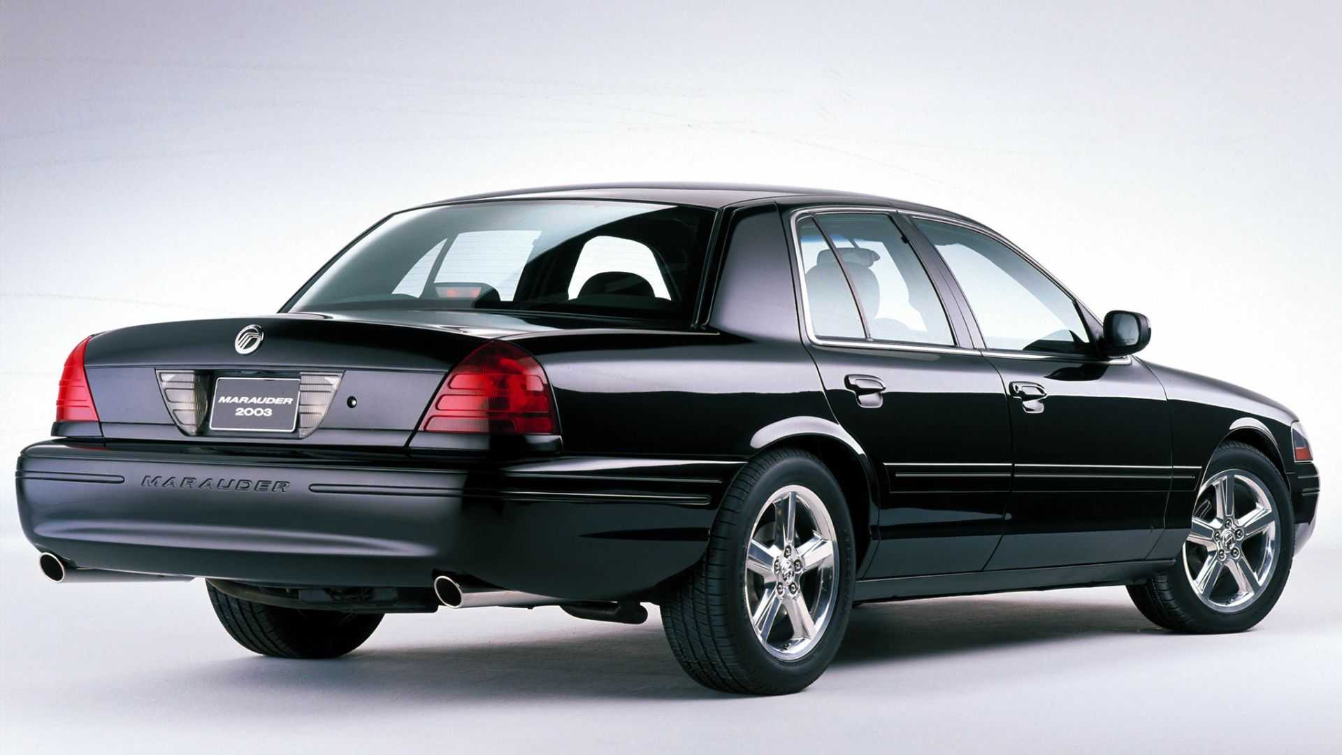 2003 - 2004 Mercury Marauder - rear 3/4 angle