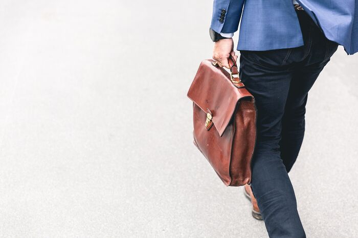 Wealth In The Details: 30 People Are Sharing Small Things That Give Away Someone Has Money