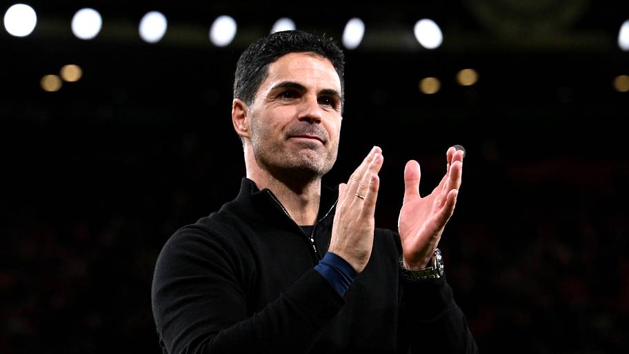 Mikel Arteta clapping.