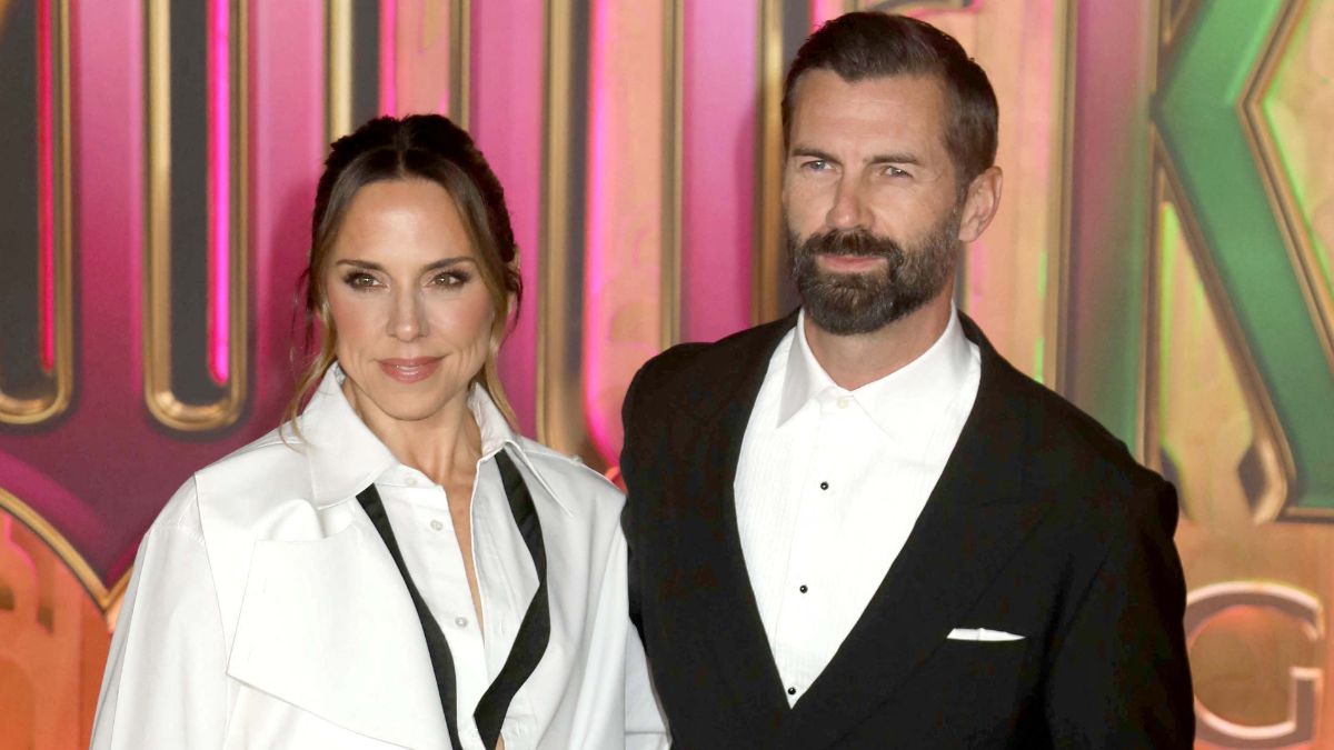Newlywed Mel C tosses wedding bouquet to screaming fans on Ibiza dance floor