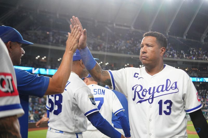 Royals' Salvador Perez hits 317th homer, ties George Brett's club mark