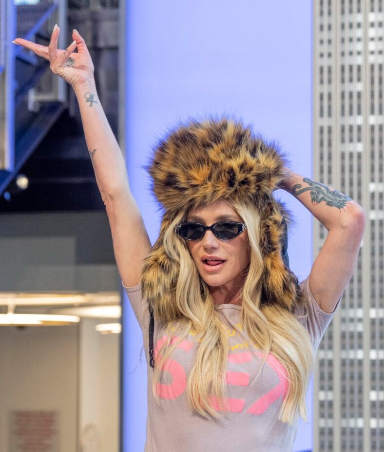 Kesha Visits Empire State Building