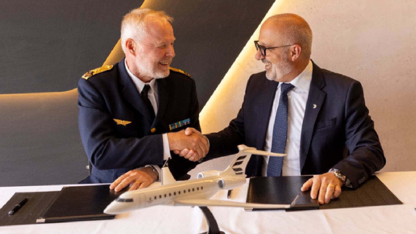 Sweden, Bombardier sign 10-year support deal for Global 6500 jets