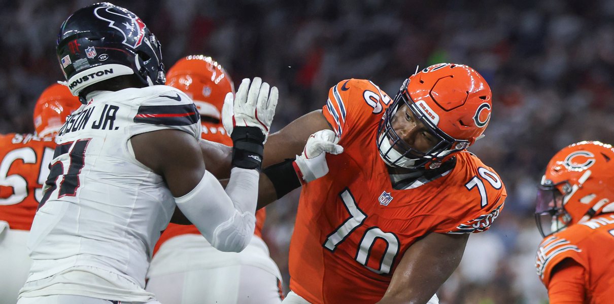 Braxton Jones (70) blocks against Texans defensive end Will Anderson Jr. (51) at NRG Stadium. Mandatory Credit: Troy Taormina-Imagn Images