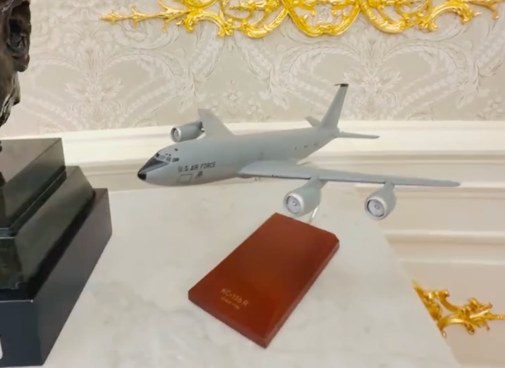 The display accompanies a wider, gilded makeover at the Oval Office. / Instagram/Dan Scavino