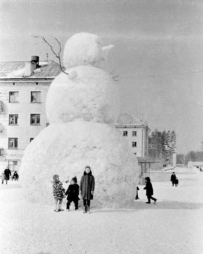 Snapshots Of Another Time: 44 Important Historical Images With More To Say