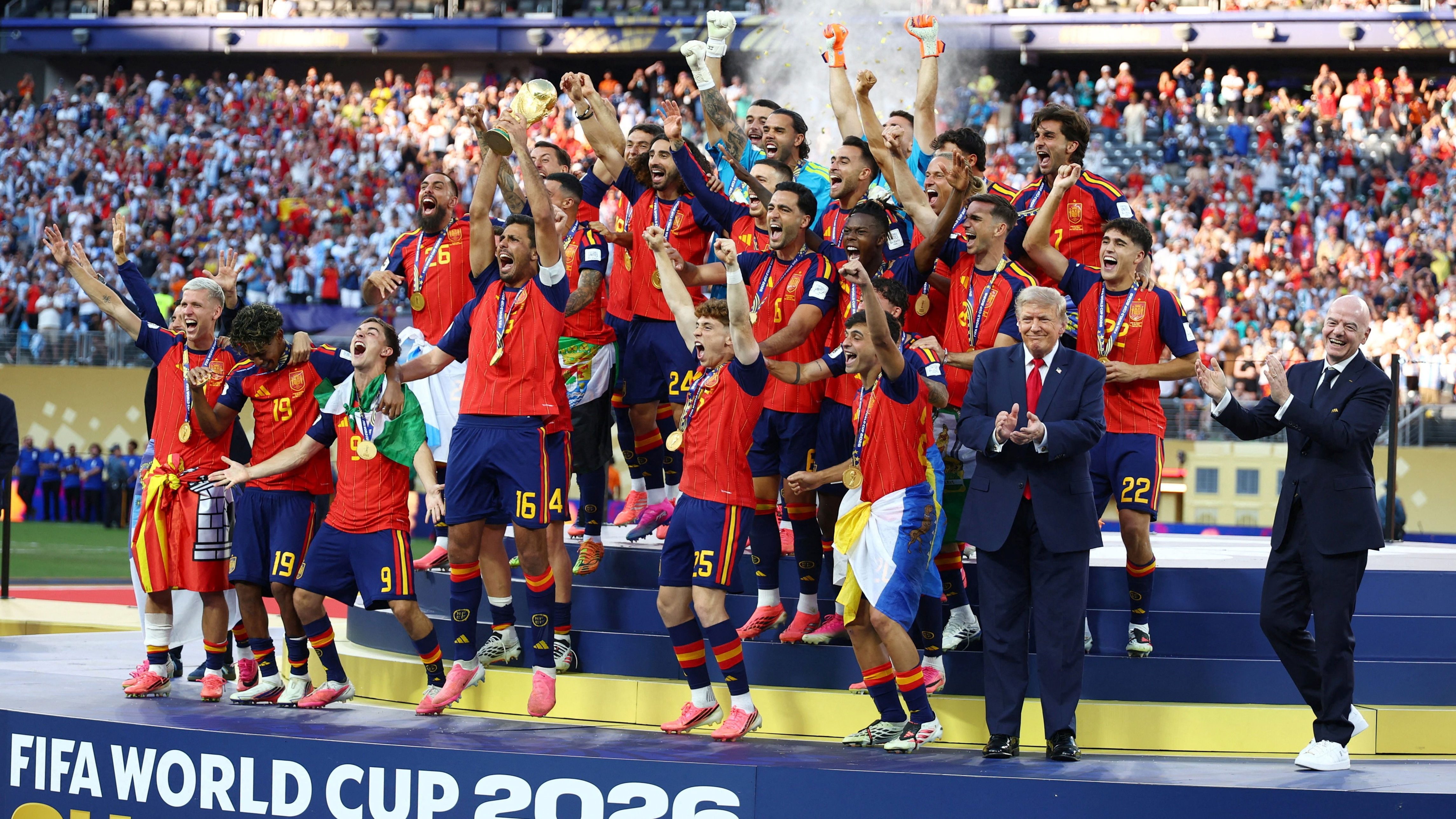 Trump attempted to celebrate with the winning team from Spain. / MARK J REBILAS / IMAGN IMAGES via Reuters