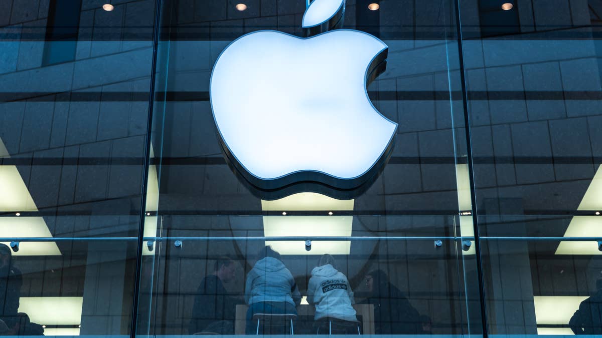 Apple rewrites how Americans pay for iPhones
