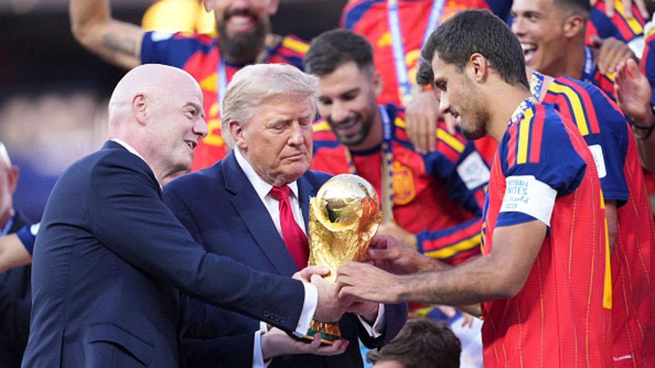 Gianni Infantino and Donald Trump present the World Cup trophy to Rodri.