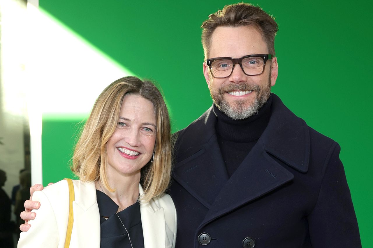 Sarah Williams and Joel McHale attend the Hammer Museum celebrates its new expansion at the Hammer Museum on March 25, 2023 in Los Angeles
