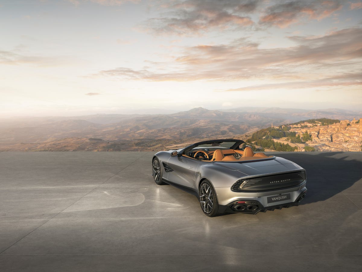 aston-martin-vanquish-25_04.jpg