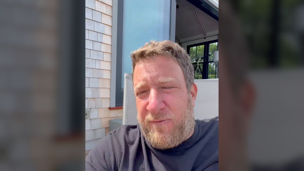 Dave Portnoy demands female reporter be jailed for retweet