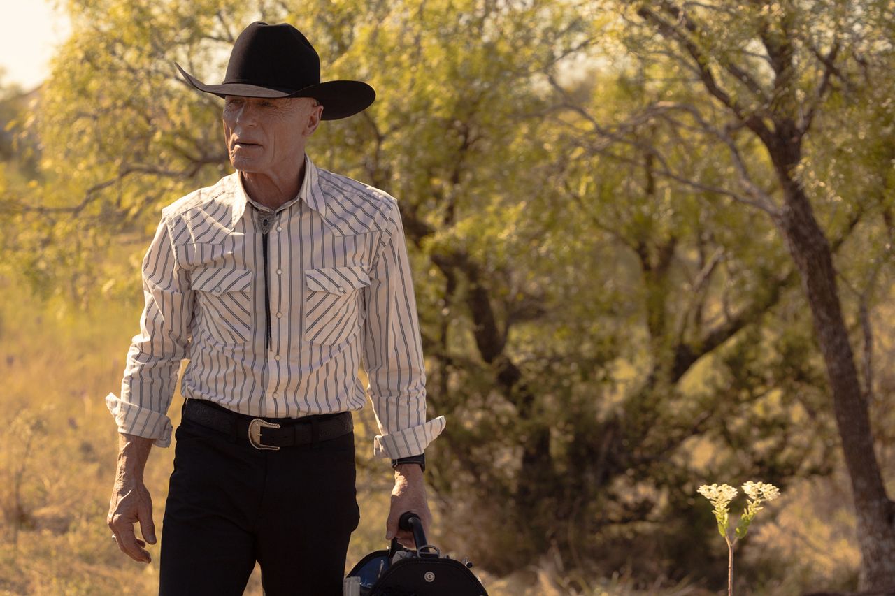 Ed Harris as Everett McKinney on 'Dutton Ranch.'