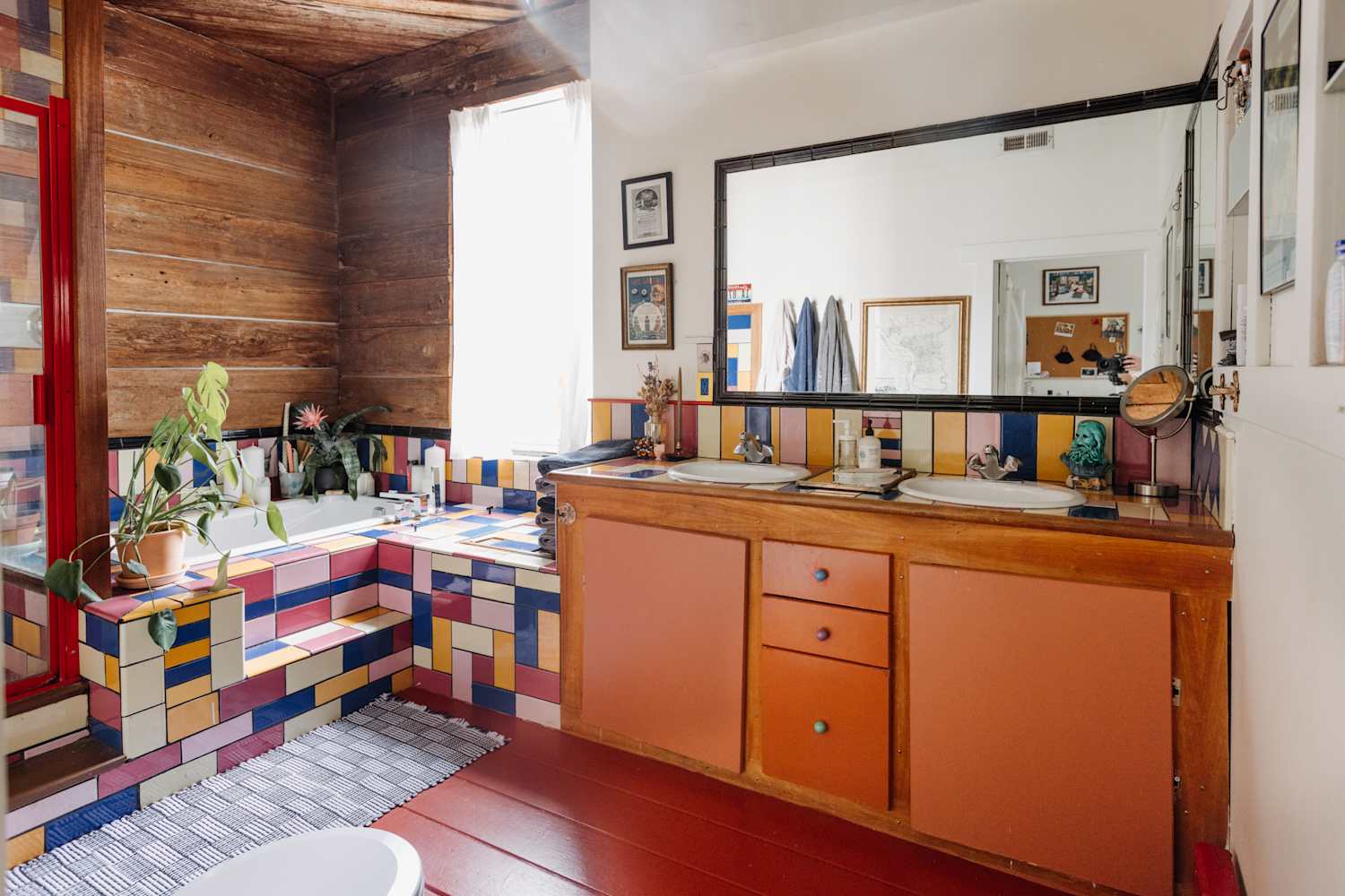 She found this forgotten 99-year-old feature in her bathroom, and now I want one