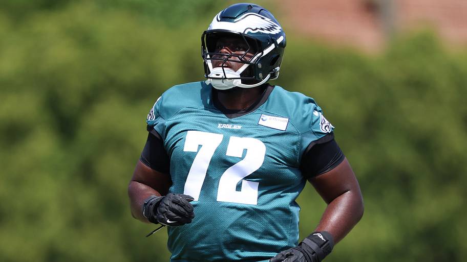 Who Is the Tallest Player in the NFL Right Now?