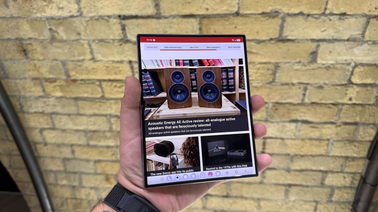 I tried Samsung's new foldable phones early, and I wasn't expecting to like the cheaper one this much