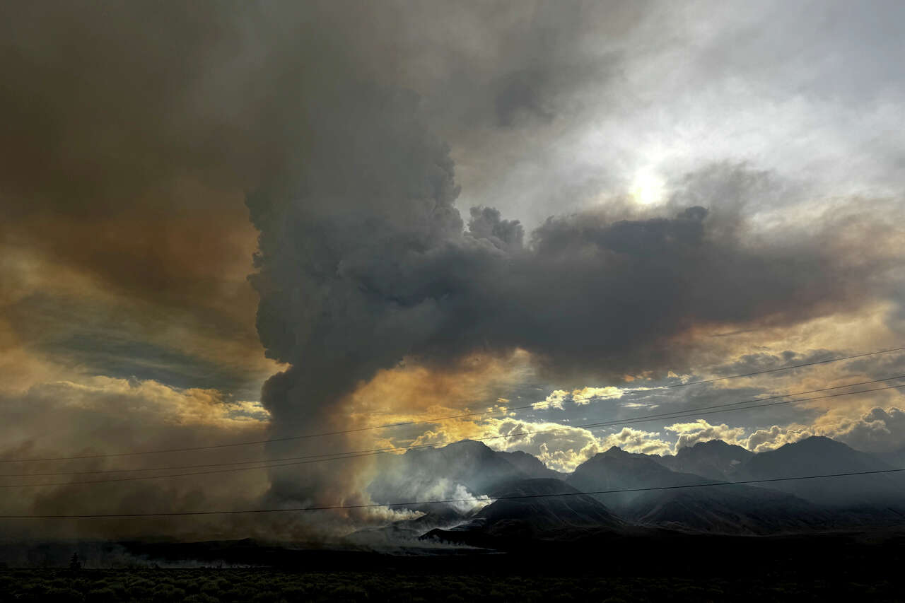 Rock Fire reaches 8,000 acres with little containment in Eastern Sierra