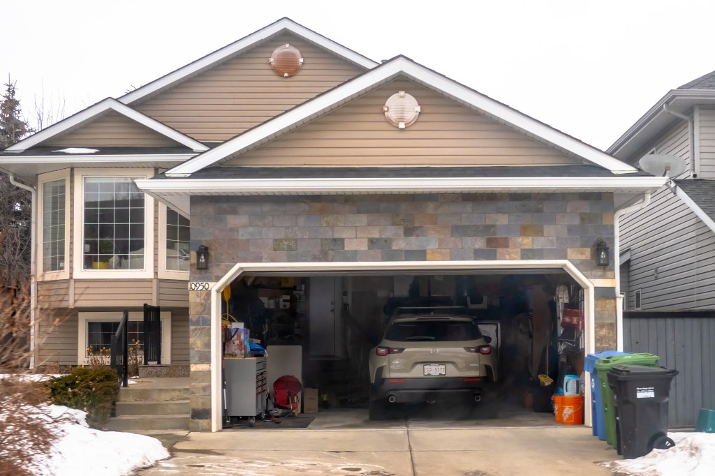 A Homeowner Bought a House. Then a Stranger Showed Up With a Garage Key
