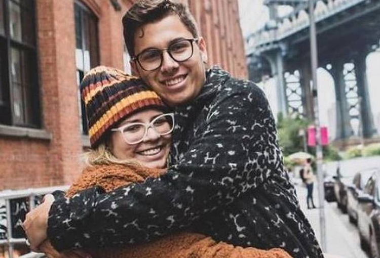 Irmão de Marília Mendonça publica foto inédita e faz declaração no aniversário da cantora