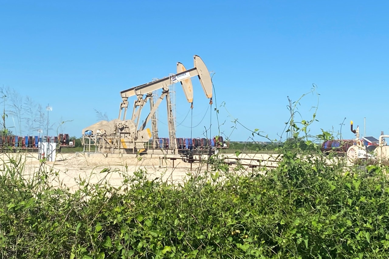 US commercial crude oil stockpiles post weekly build