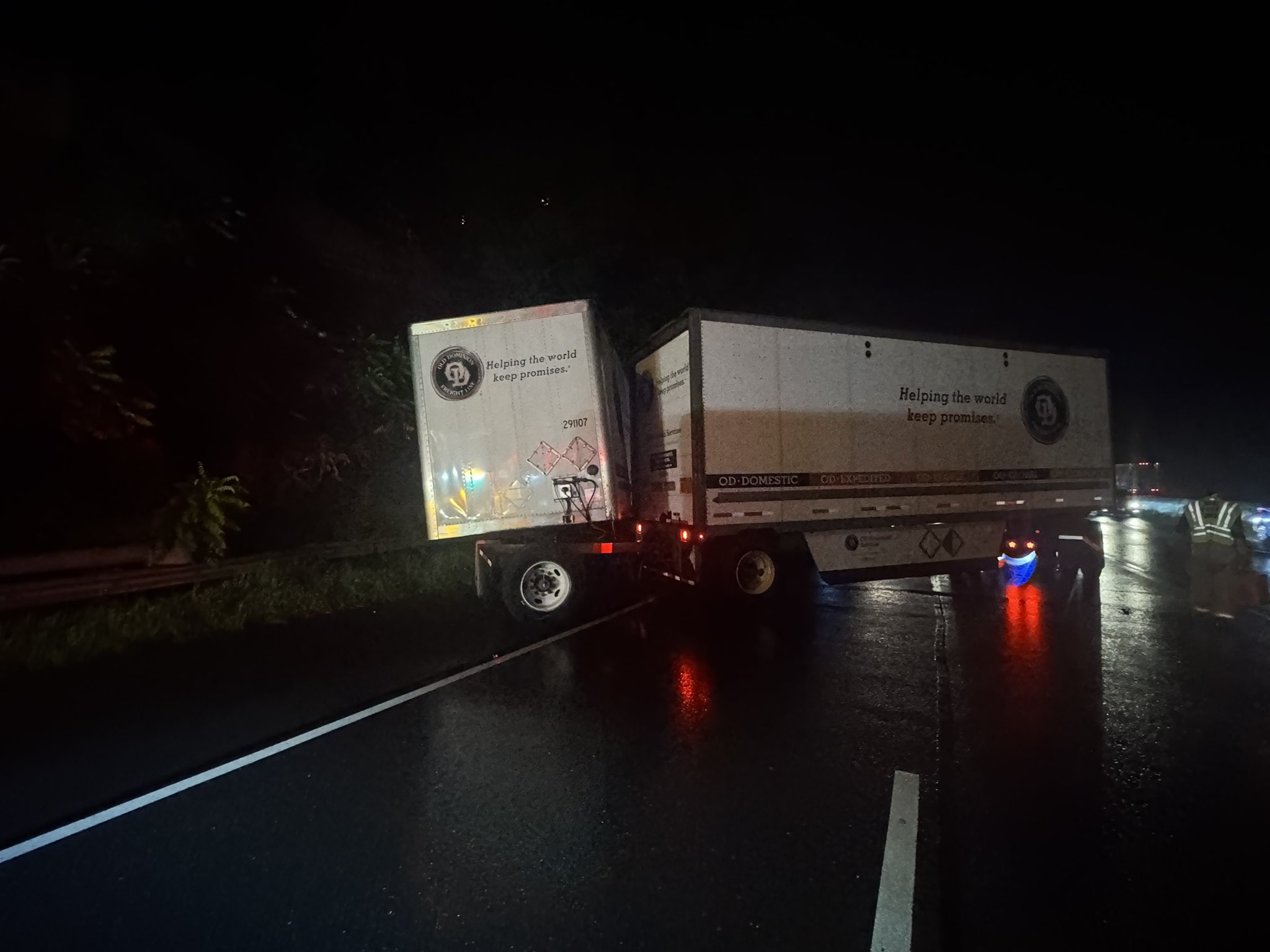 PHOTOS: Tractor-trailer crashes on I-495 in Montgomery County