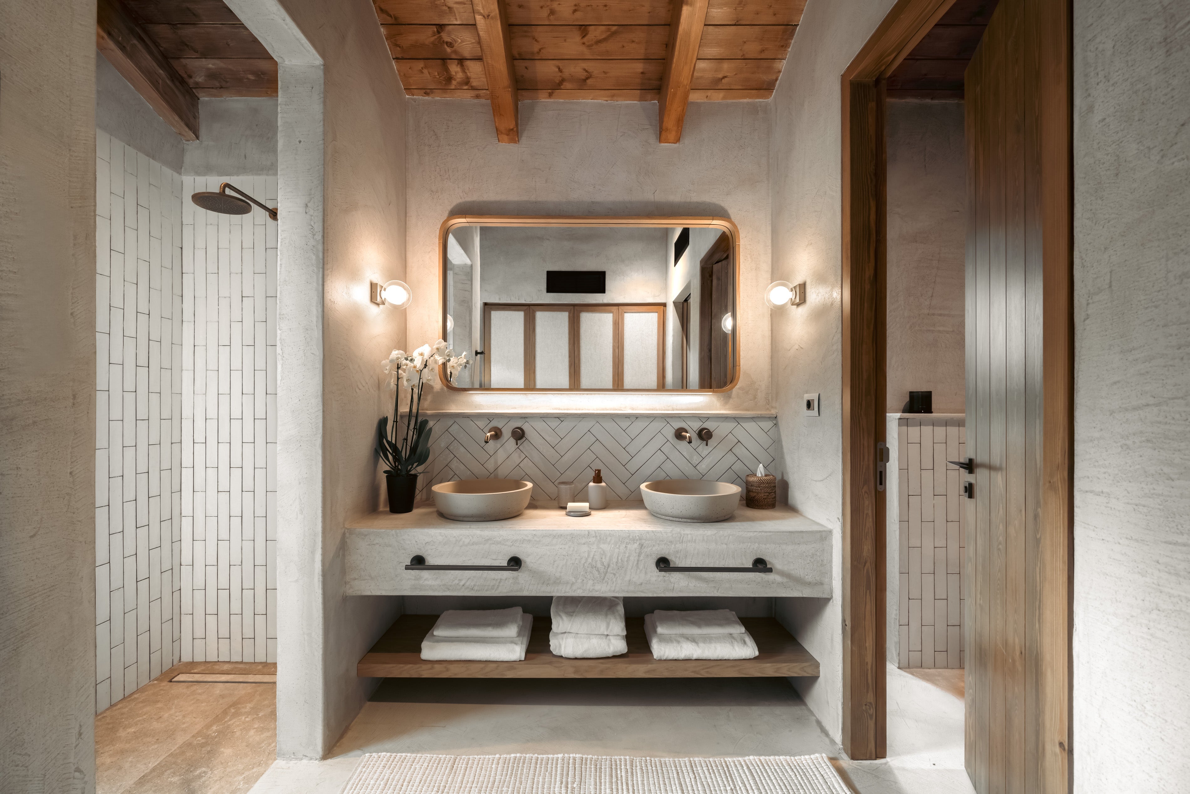 A stylish bathroom at Eliamos (Pikon Photography)